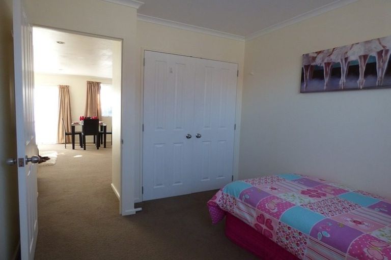 Photo of property in 21 Piriti Place, Weymouth, Auckland, 2103