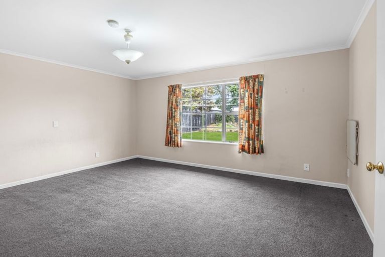 Photo of property in 16 Rosebank Avenue, Kelvin Grove, Palmerston North, 4414