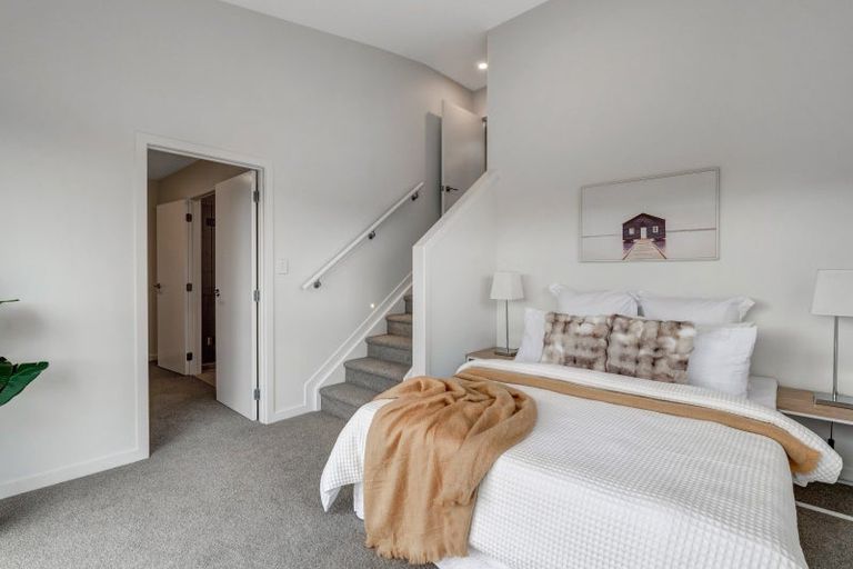 Photo of property in 5 Kawau Close, Orewa, 0931