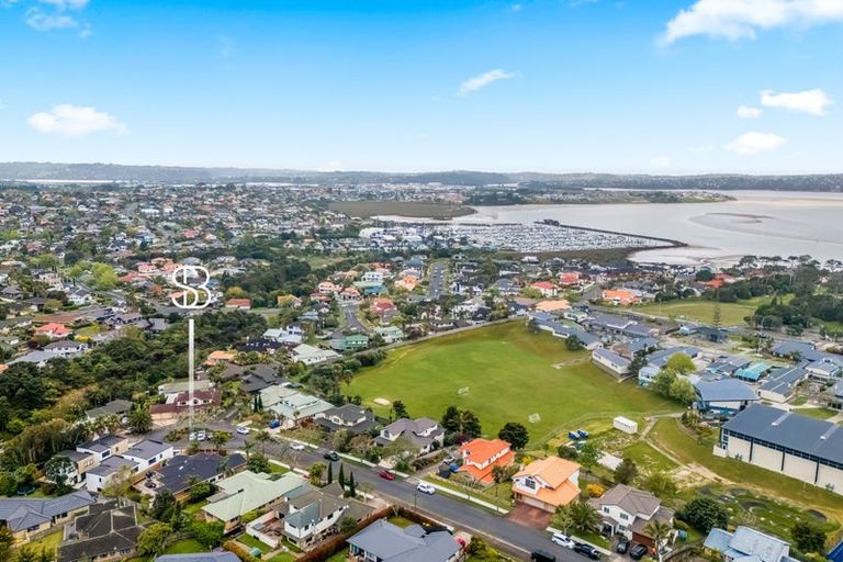 Photo of property in 30 Vermeer Place, West Harbour, Auckland, 0618