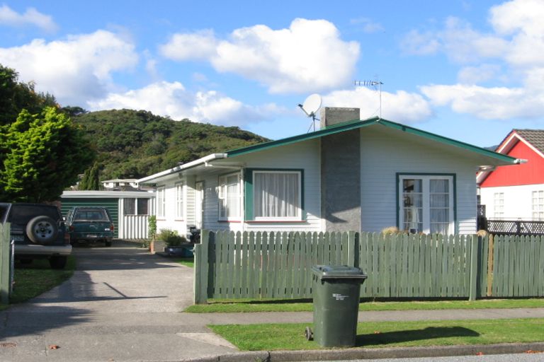 Photo of property in 8 Momona Street, Wainuiomata, Lower Hutt, 5014