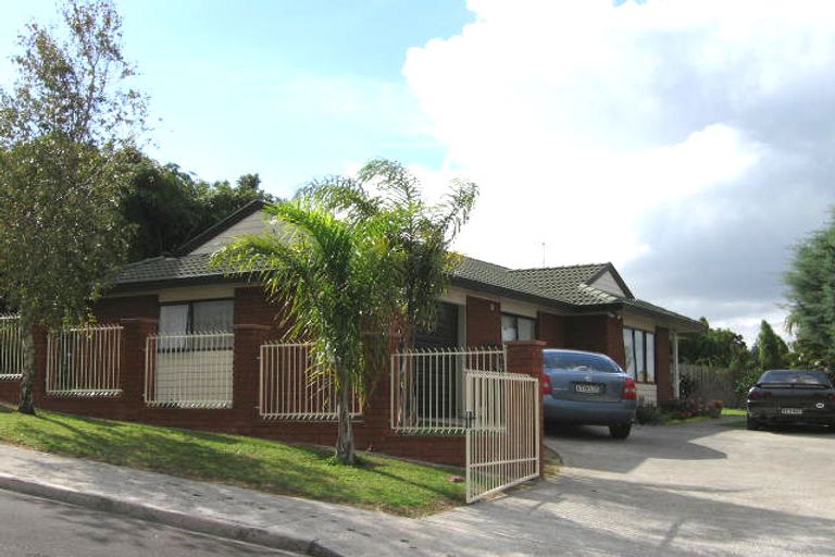 Photo of property in 3 Stockton Place, Glendene, Auckland, 0602