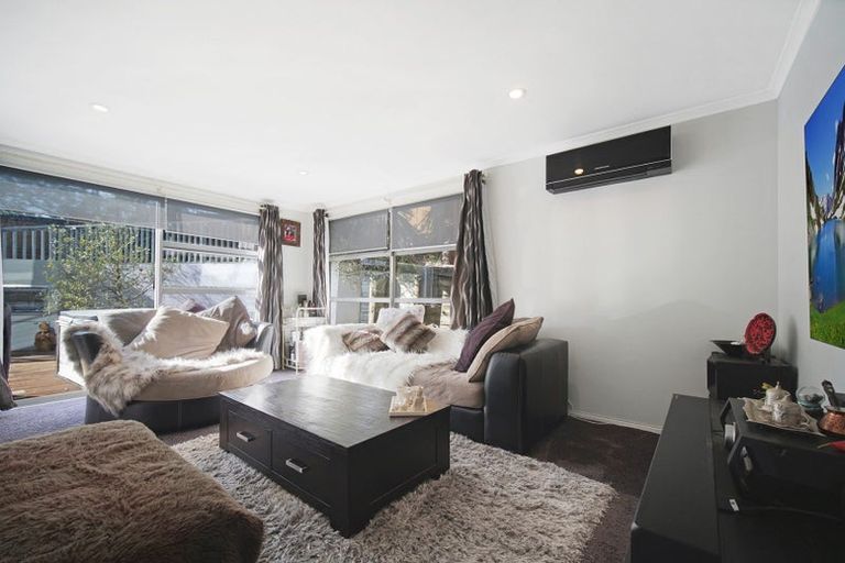 Photo of property in 13 Lambir Place, Fairview Heights, Auckland, 0632