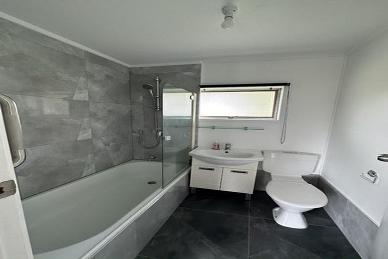 Photo of property in 1/14 Kathleen Street, Totara Vale, Auckland, 0627