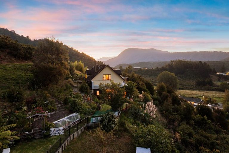 Photo of property in 51 Boons Valley Road, Waikawa, Picton, 7220