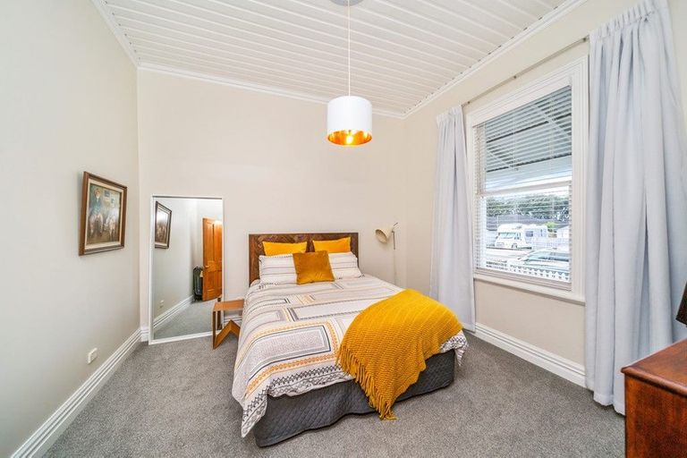 Photo of property in 8 Morley Street, New Plymouth, 4310