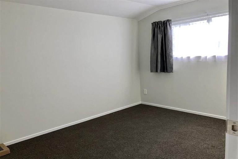 Photo of property in 4 Pureora Place, Clendon Park, Auckland, 2103