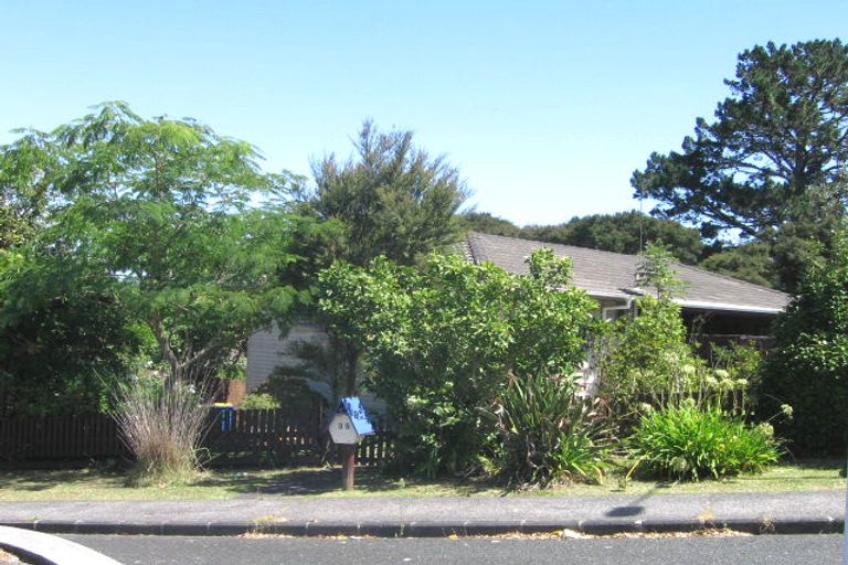 Photo of property in 35 Gladys Avenue, Glenfield, Auckland, 0629