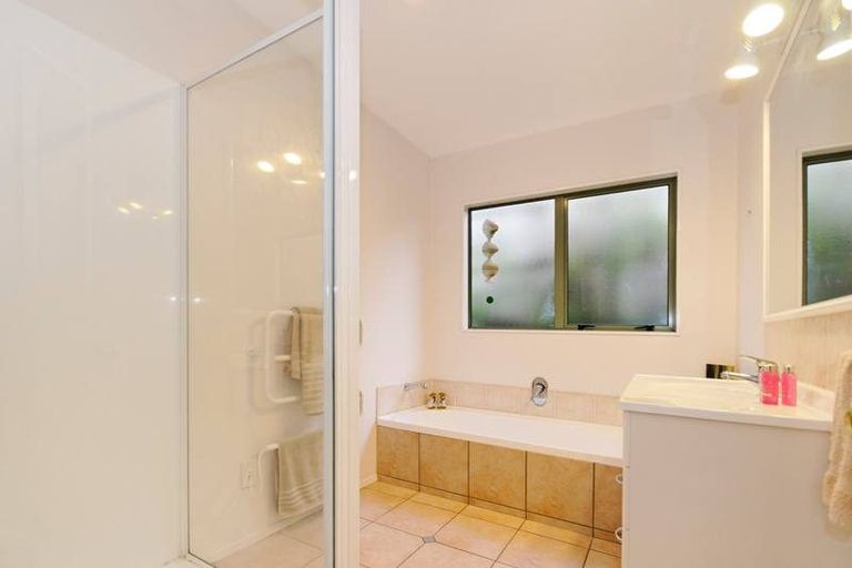 Photo of property in 151e Colwill Road, Massey, Auckland, 0614