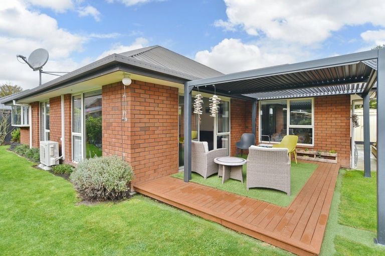 Photo of property in 2/43 Kedleston Drive, Avonhead, Christchurch, 8042