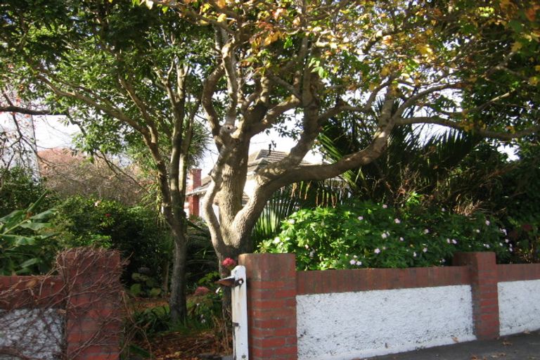 Photo of property in 40 Ludlam Crescent, Woburn, Lower Hutt, 5010