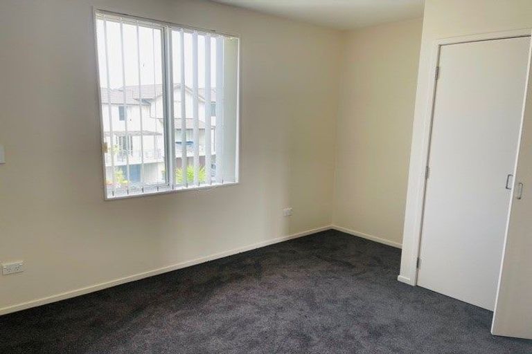 Photo of property in 3/23 Opito Way, East Tamaki, Auckland, 2013