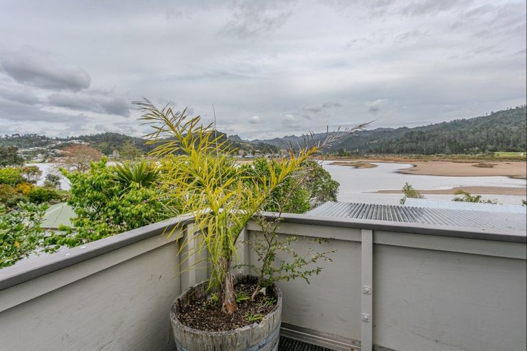 Photo of property in 20 Daphne Road, Tairua, 3508