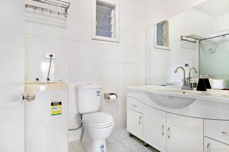 Photo of property in 37 Titirangi Road, New Lynn, Auckland, 0600