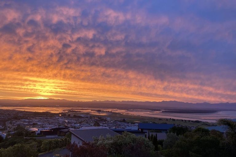 Photo of property in 1 Commodore Place, Britannia Heights, Nelson, 7010