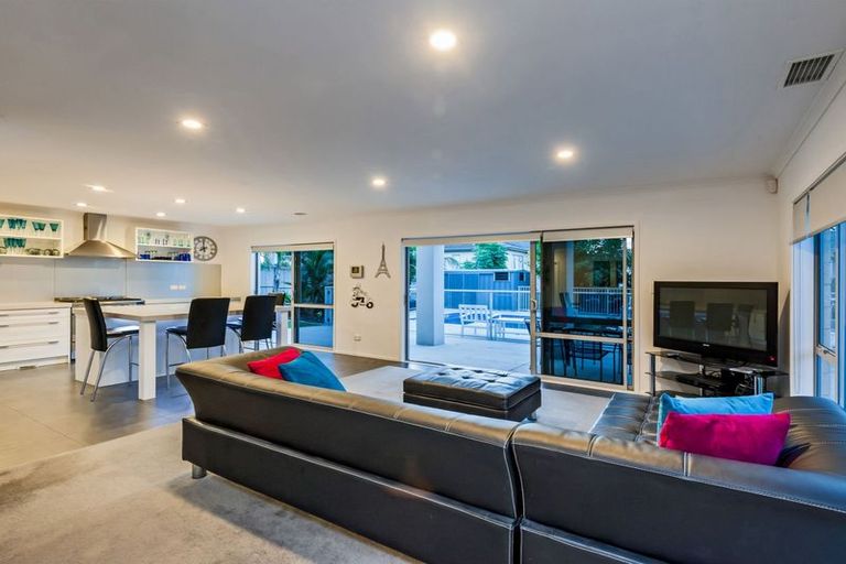 Photo of property in 9 Fairbairn Place, East Tamaki Heights, Auckland, 2016