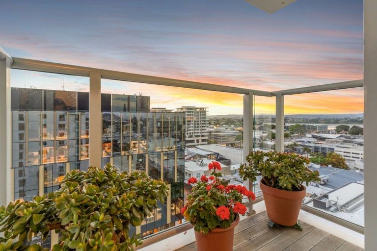 Photo of property in 15/72a Devonport Road, Tauranga, 3110