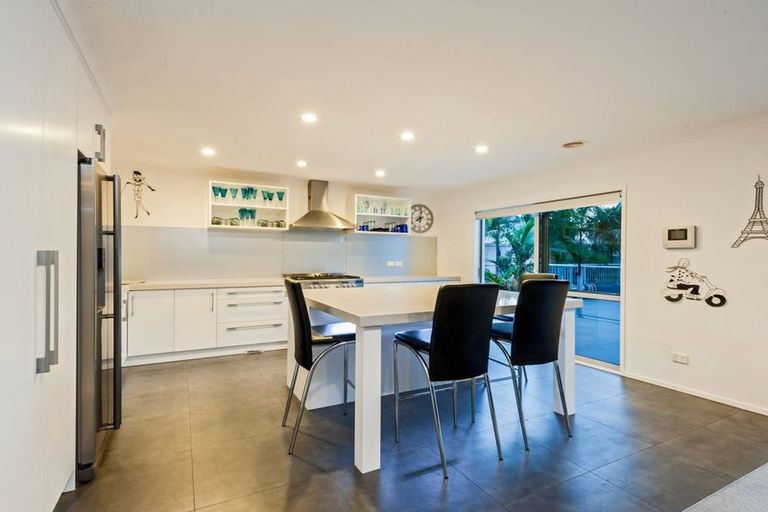 Photo of property in 9 Fairbairn Place, East Tamaki Heights, Auckland, 2016