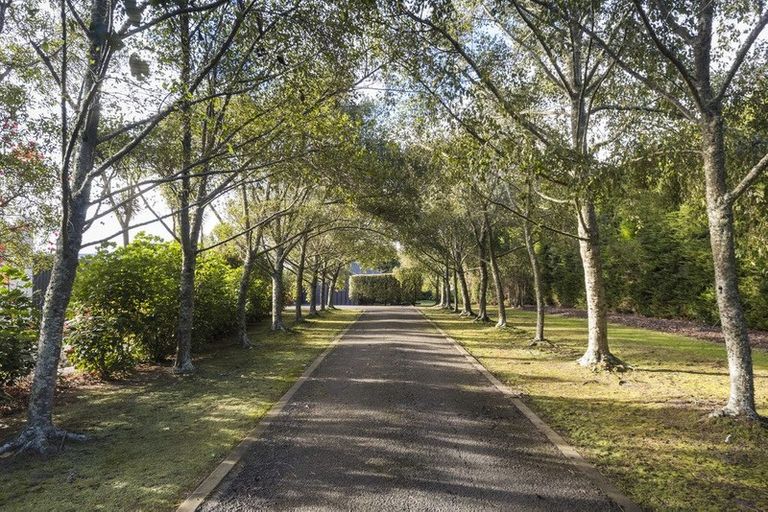 Photo of property in 38 Titirangi Drive, Fitzherbert, Palmerston North, 4471