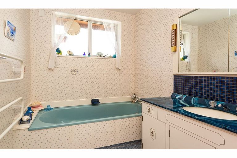 Photo of property in 58 Royal Park Drive, Parklands, Christchurch, 8083