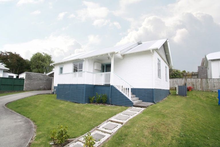 Photo of property in 14 Calvert Road, Moturoa, New Plymouth, 4310