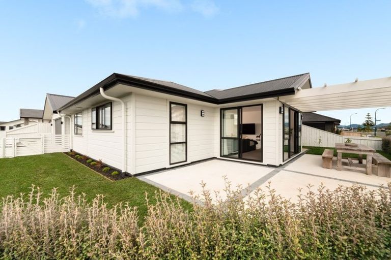 Photo of property in 14 Harding Drive, Papamoa Beach, Papamoa, 3118