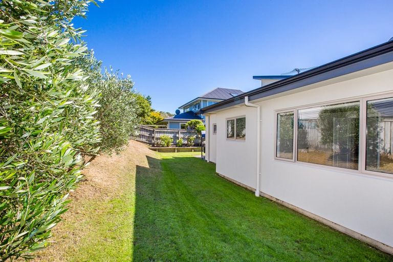 Photo of property in 10 Routeburn Avenue, Aotea, Porirua, 5024