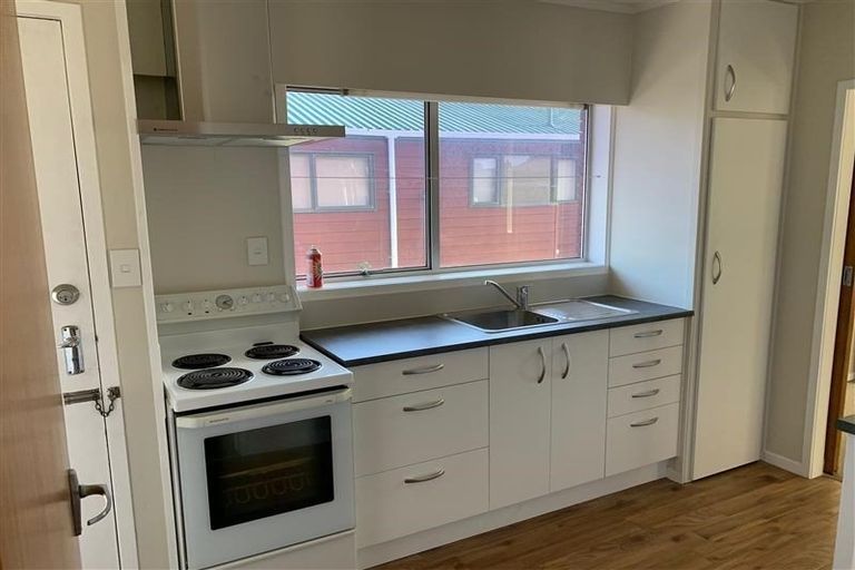 Photo of property in 1/111 Chivalry Road, Glenfield, Auckland, 0629