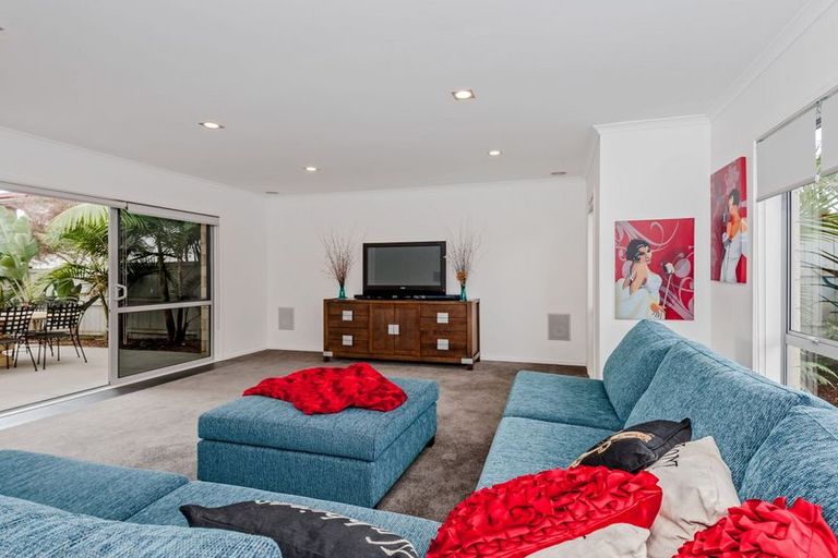 Photo of property in 9 Fairbairn Place, East Tamaki Heights, Auckland, 2016