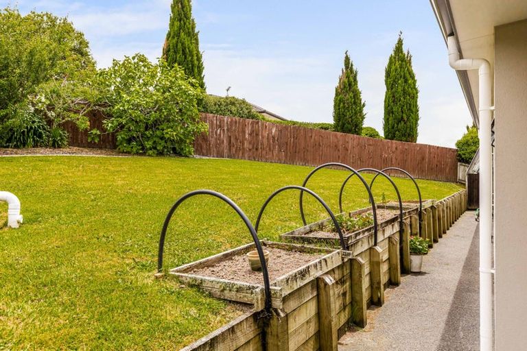 Photo of property in 1 Gavinike Place, Waimauku, 0812