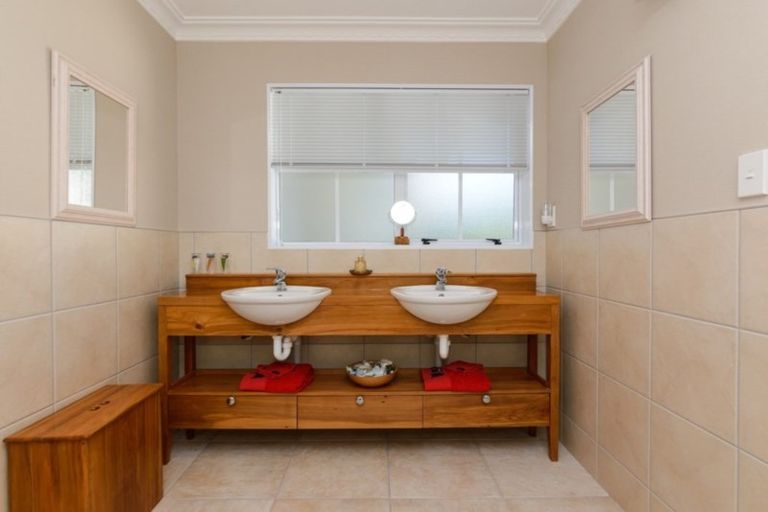 Photo of property in 42 Waikawa Road, Owaka, 9535