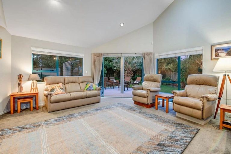 Photo of property in 12 Ascot Way, Orewa, 0931