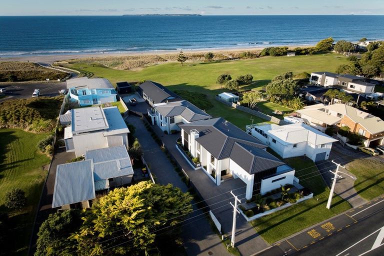 Photo of property in 1015 Papamoa Beach Road, Papamoa Beach, Papamoa, 3118