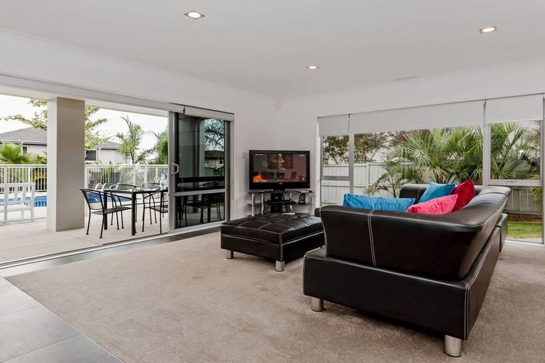 Photo of property in 9 Fairbairn Place, East Tamaki Heights, Auckland, 2016