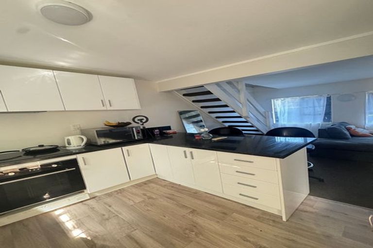 Photo of property in 16 Chartwell Drive, Crofton Downs, Wellington, 6035