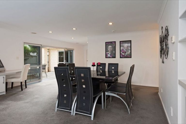 Photo of property in 9 Fairbairn Place, East Tamaki Heights, Auckland, 2016