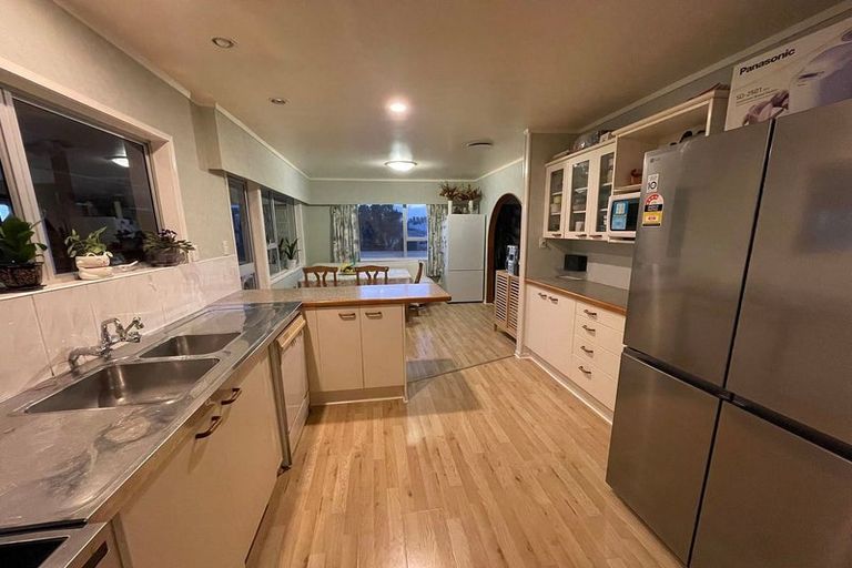 Photo of property in 15 Vanbrugh Place, Bucklands Beach, Auckland, 2014