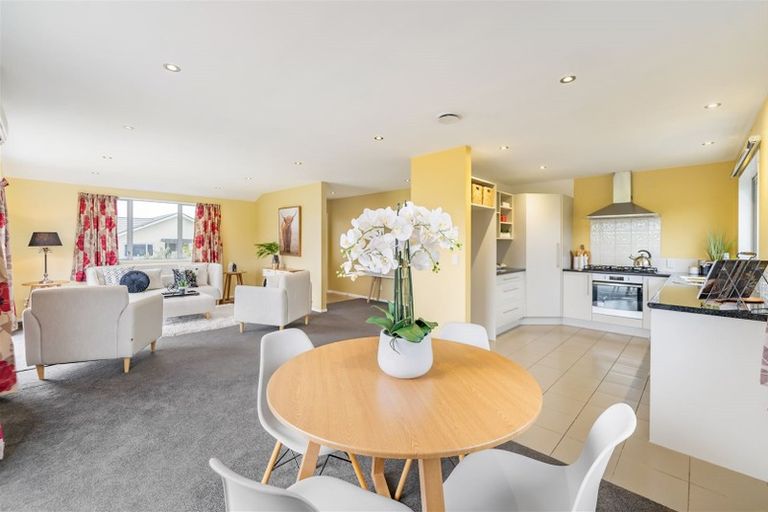 Photo of property in 16 Mcewen Crescent, Riverstone Terraces, Upper Hutt, 5018