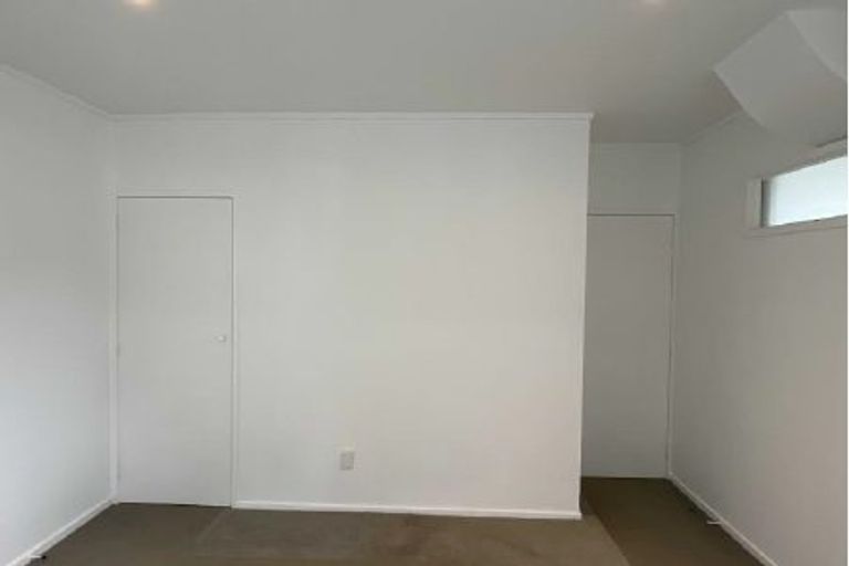 Photo of property in 20 Tawhana Crescent, Red Beach, 0932