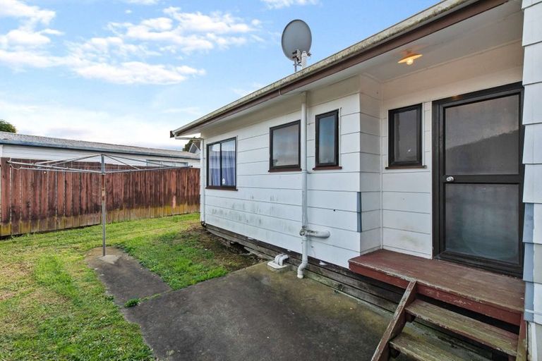 Photo of property in 1 Templeton Place, Clendon Park, Auckland, 2103