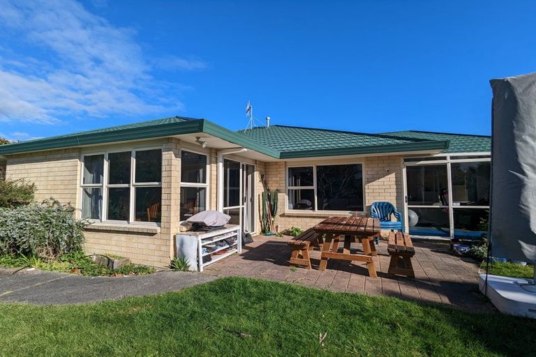 Photo of property in 10 Crown Hill, Paraparaumu, 5032