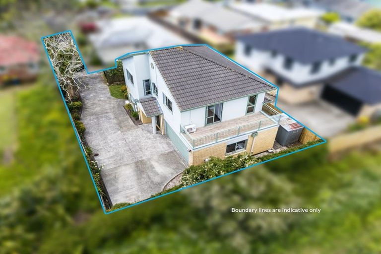 Photo of property in 33 Woodford Avenue, Henderson, Auckland, 0610