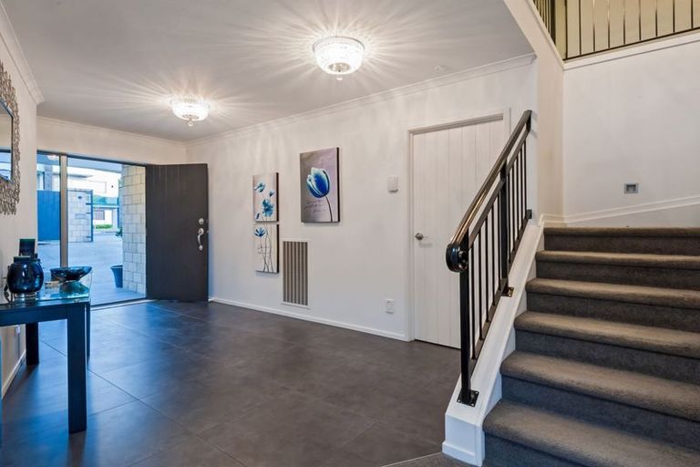 Photo of property in 9 Fairbairn Place, East Tamaki Heights, Auckland, 2016