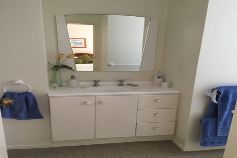 Photo of property in 1/3 Fayette Place, Te Atatu South, Auckland, 0610