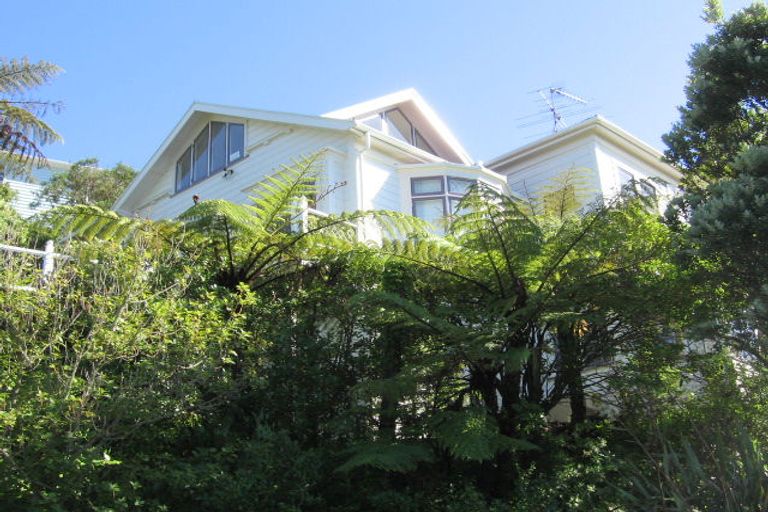 Photo of property in 118 Kelburn Parade, Kelburn, Wellington, 6012