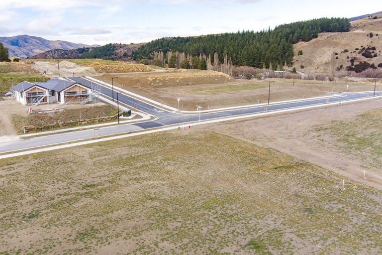 Photo of property in 6 Lake Mckay Drive, Luggate, 9382