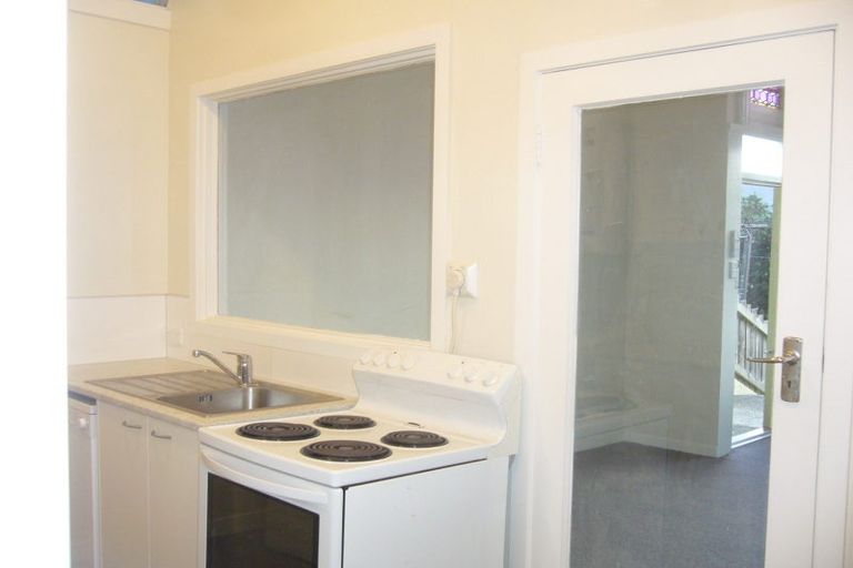 Photo of property in 4 Hawker Street, Mount Victoria, Wellington, 6011