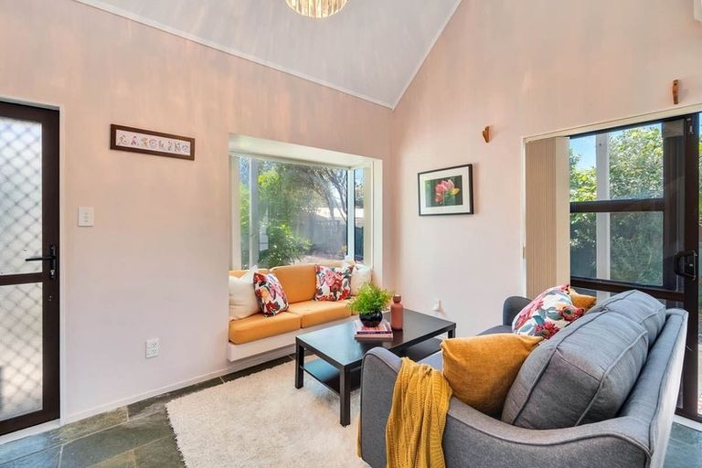 Photo of property in 2/3 Aorangi Place, Birkenhead, Auckland, 0626