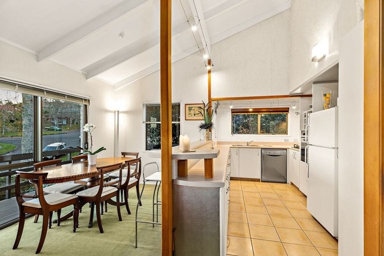 Photo of property in 42 Holyoake Place, Chatswood, Auckland, 0626