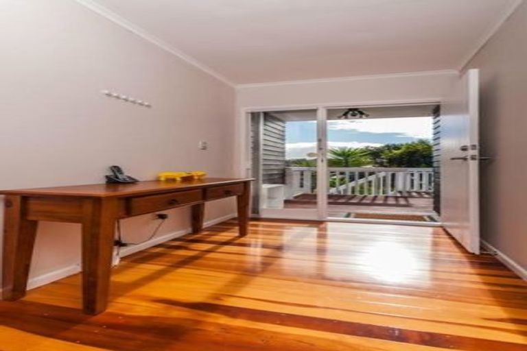 Photo of property in 9 Jade Avenue, Pakuranga Heights, Auckland, 2010